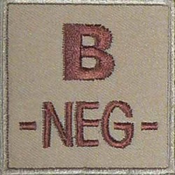 Groupe sanguin B négatif brodé sur tissu tan